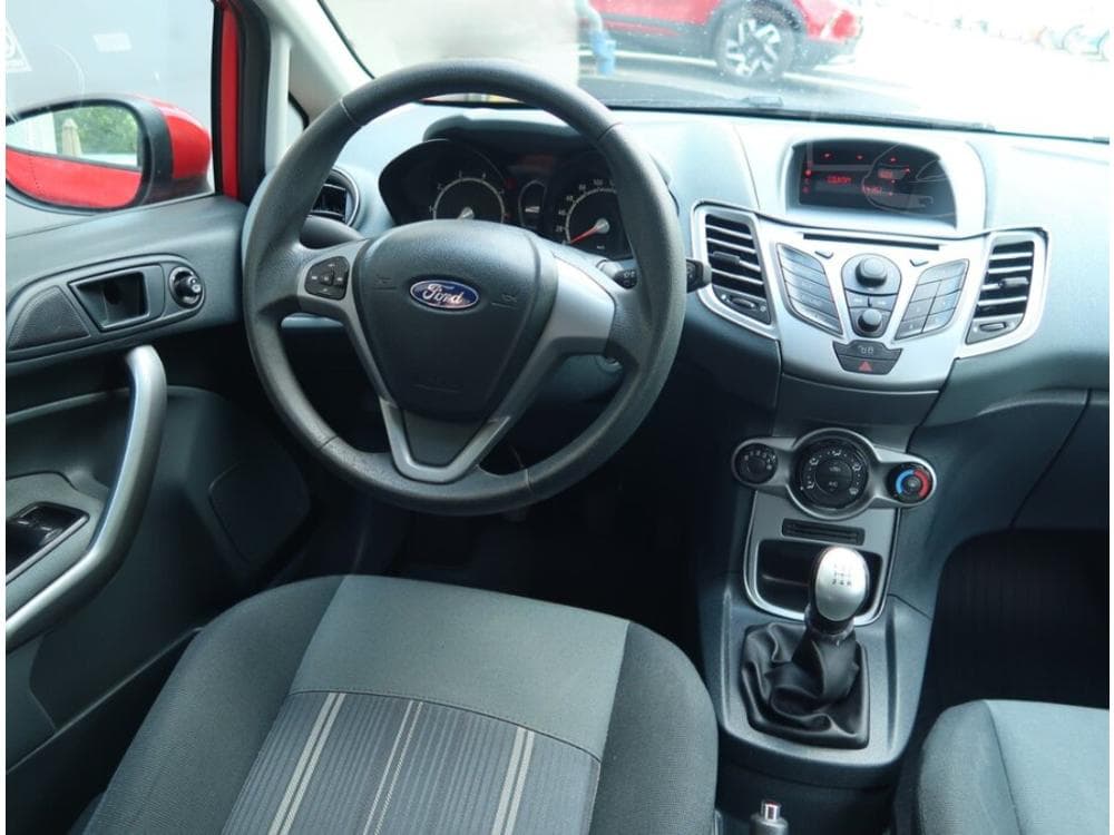 2010 Ford FIESTA - 7