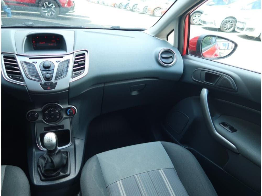 2010 Ford FIESTA - 8