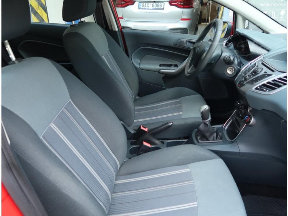 2010 Ford FIESTA - 9