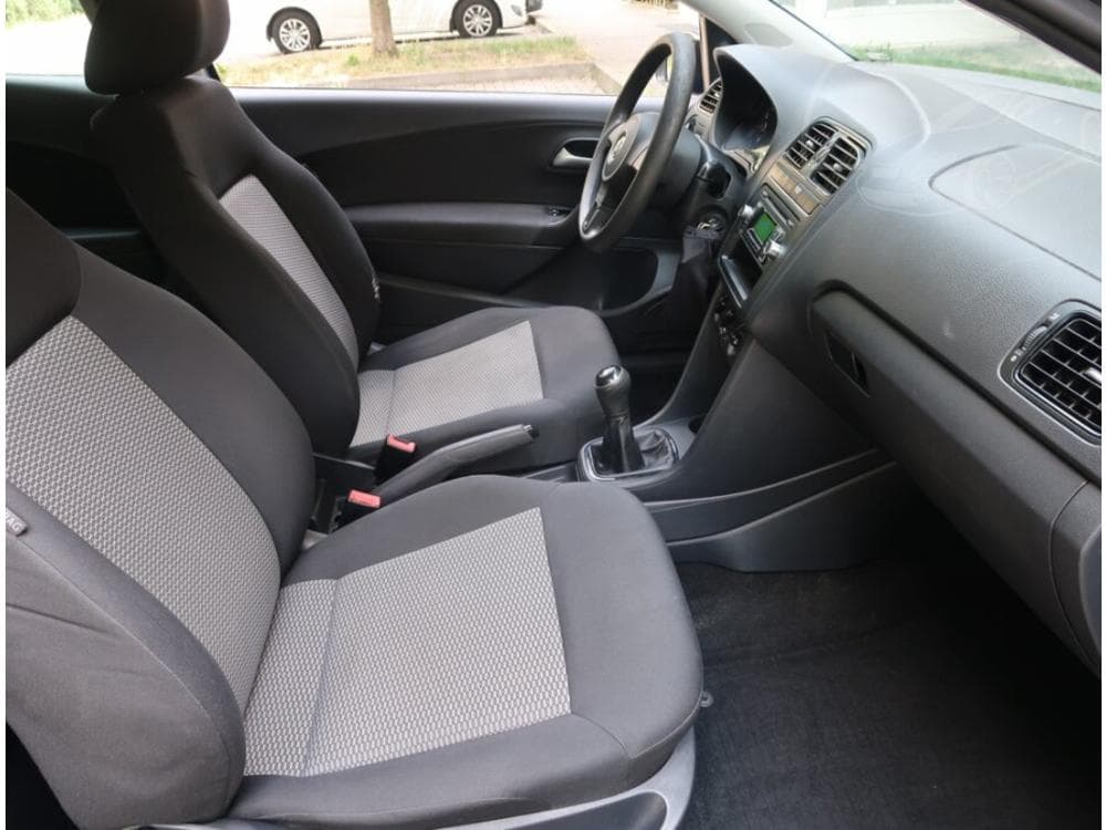 2013 Volkswagen POLO - 9