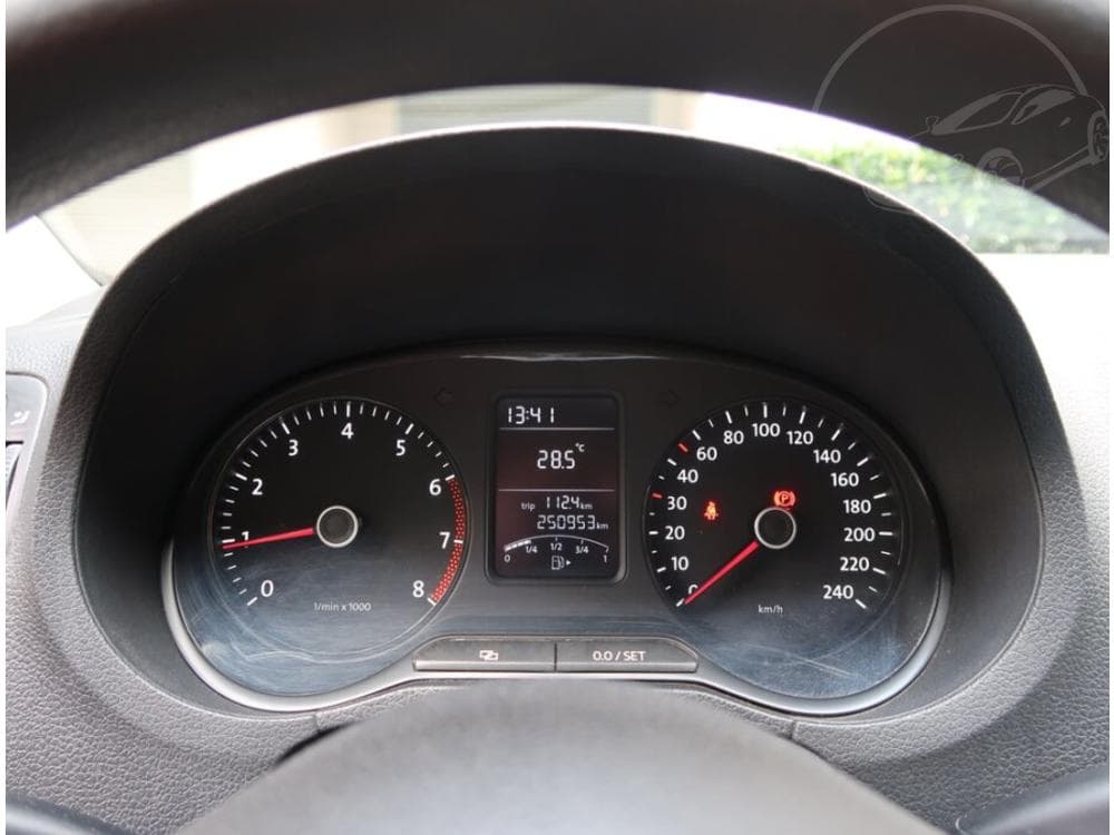 2013 Volkswagen POLO - 11