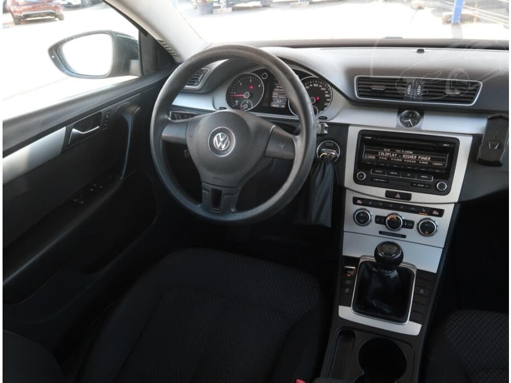 2012 Volkswagen PASSAT - 7