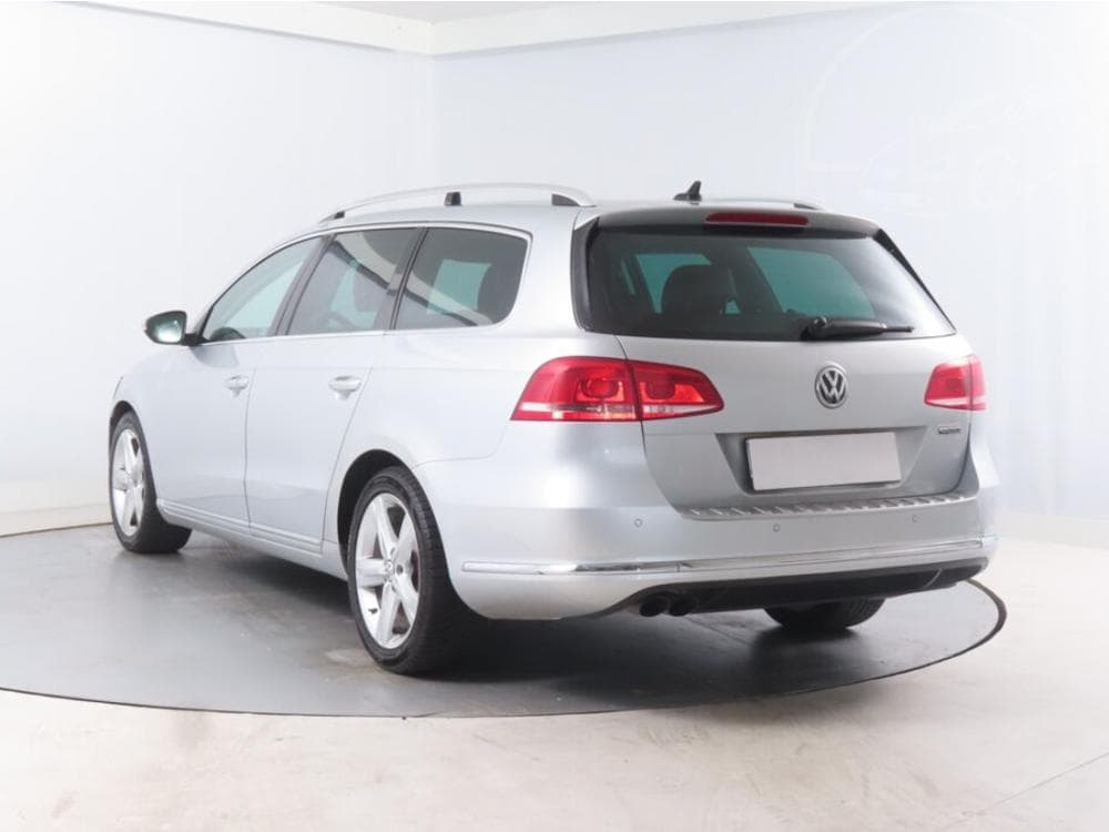 2011 Volkswagen PASSAT - 4