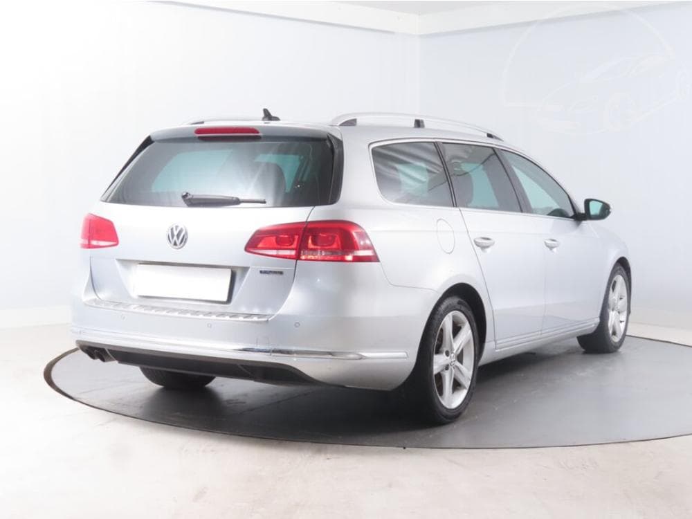 2011 Volkswagen PASSAT - 5