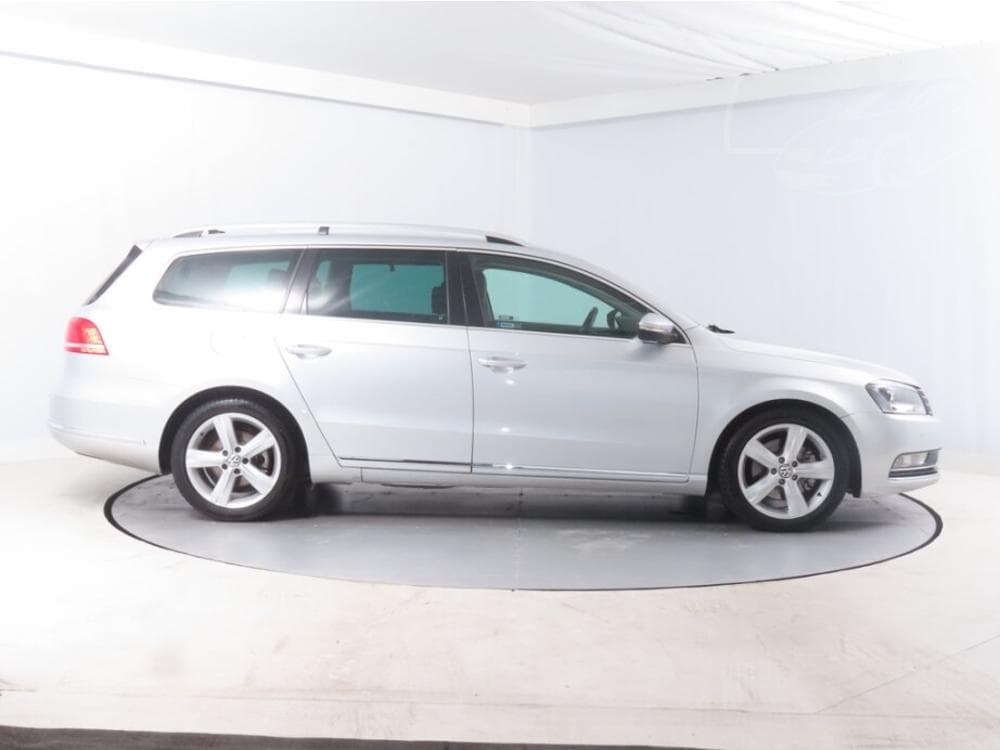2011 Volkswagen PASSAT - 6
