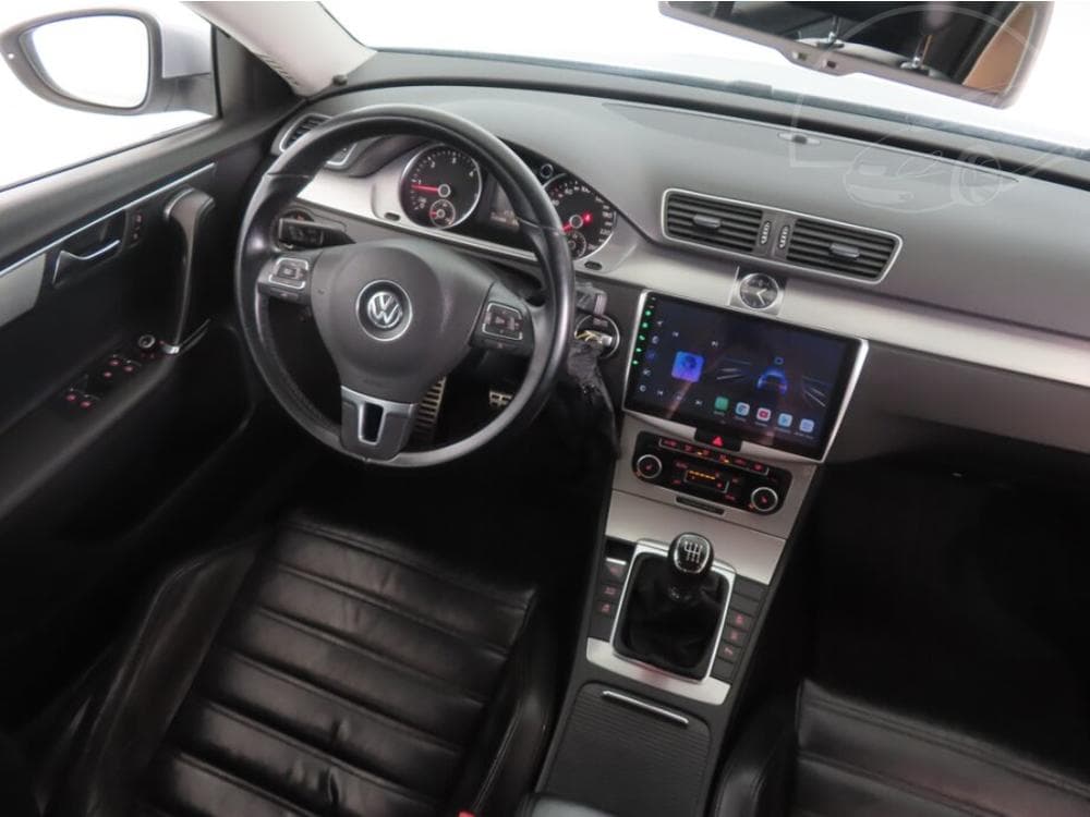 2011 Volkswagen PASSAT - 7
