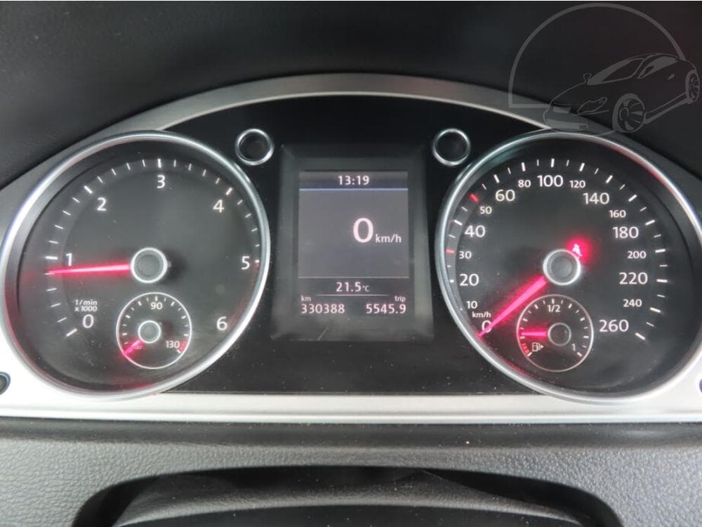 2011 Volkswagen PASSAT - 11