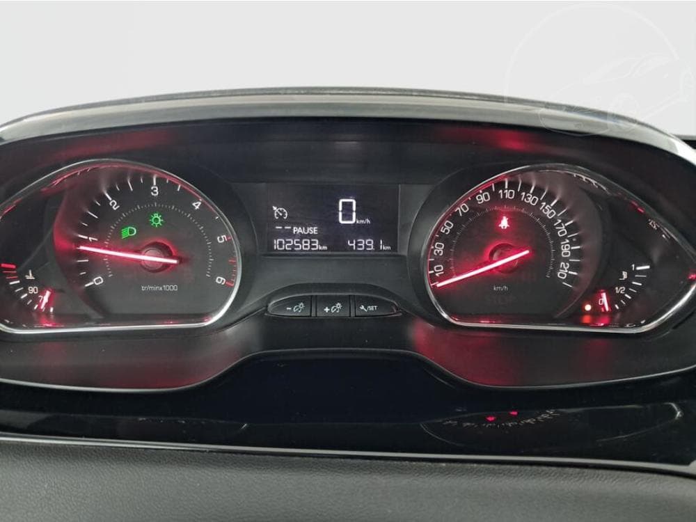 2015 Peugeot 208 - 11