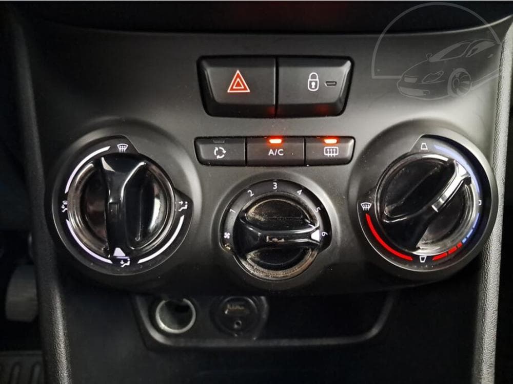 2015 Peugeot 208 - 13