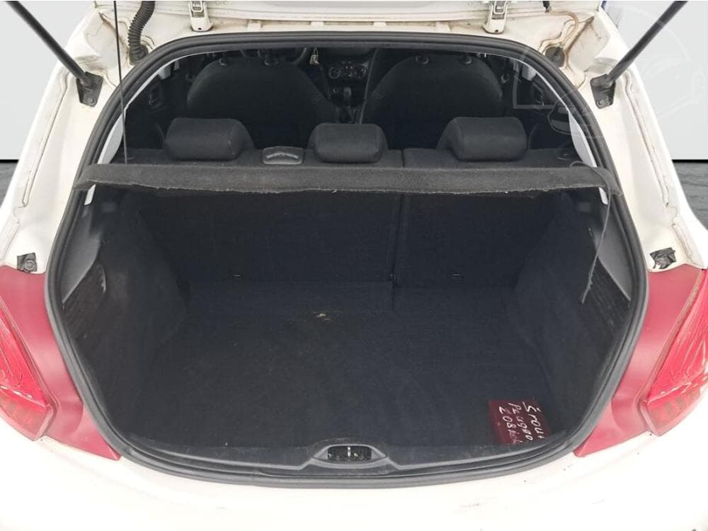 2015 Peugeot 208 - 14