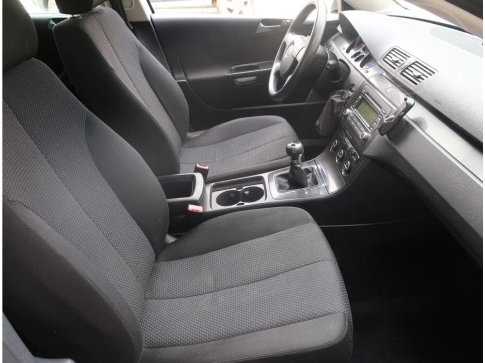 2005 Volkswagen PASSAT - 9