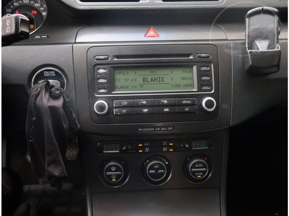 2005 Volkswagen PASSAT - 12
