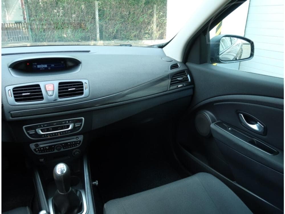 2011 Renault MEGANE - 8