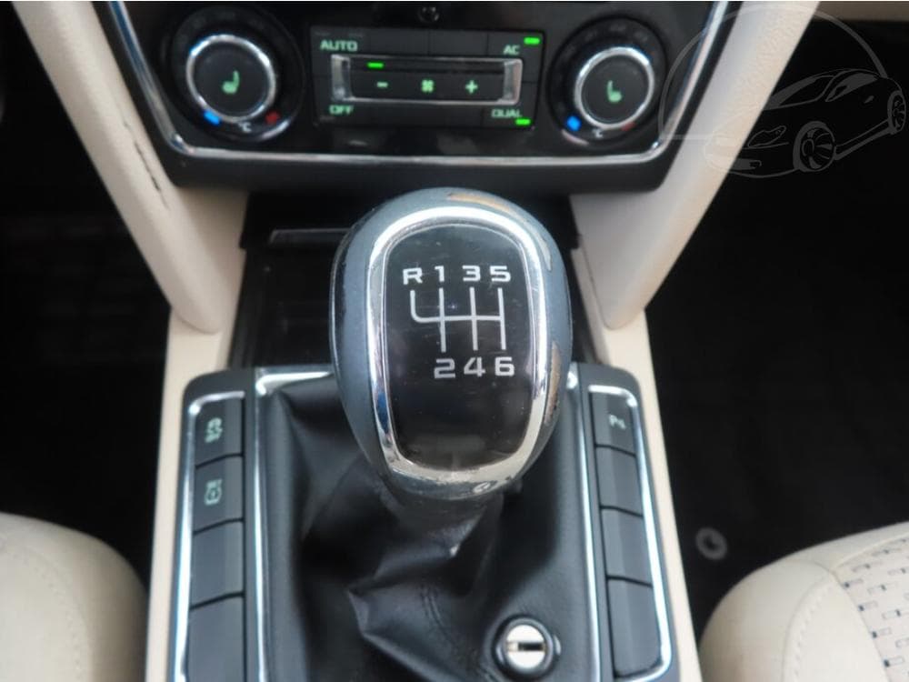 2012 Škoda SUPERB - 12