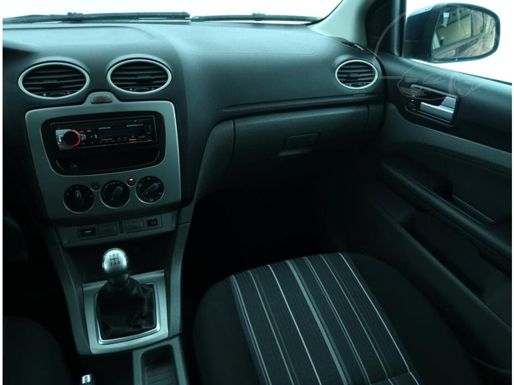 2010 Ford FOCUS - 8