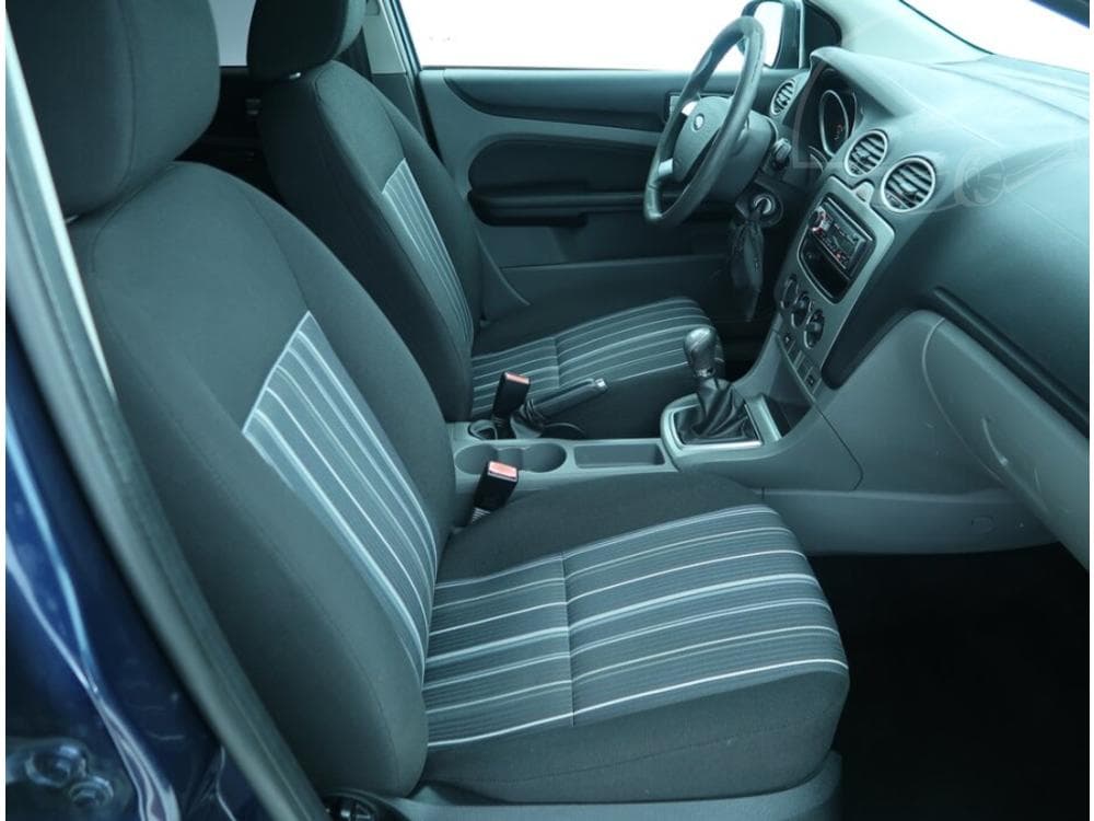 2010 Ford FOCUS - 9