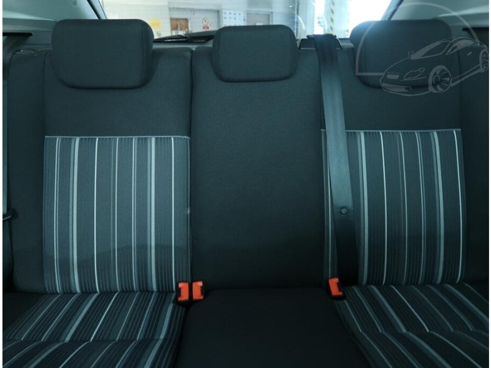 2010 Ford FOCUS - 10