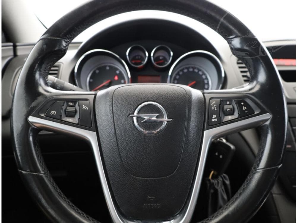 2011 Opel INSIGNIA - 8