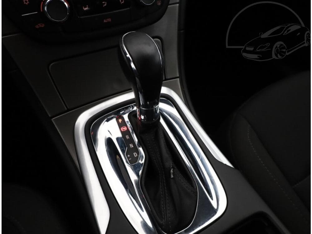 2011 Opel INSIGNIA - 11