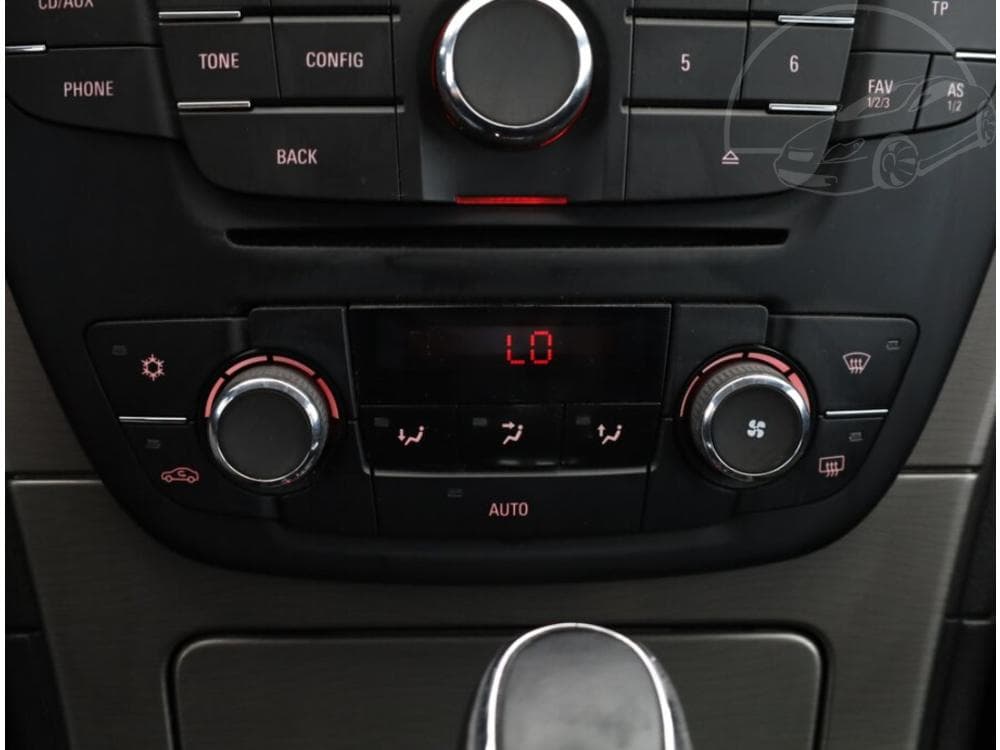 2011 Opel INSIGNIA - 12
