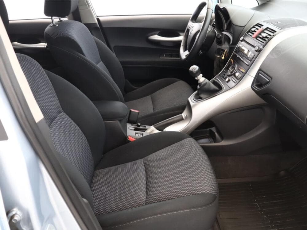 2010 Toyota AURIS - 7