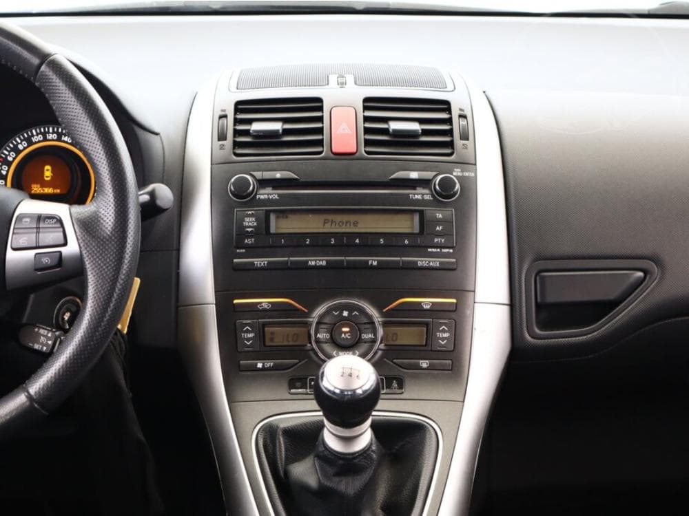 2010 Toyota AURIS - 9