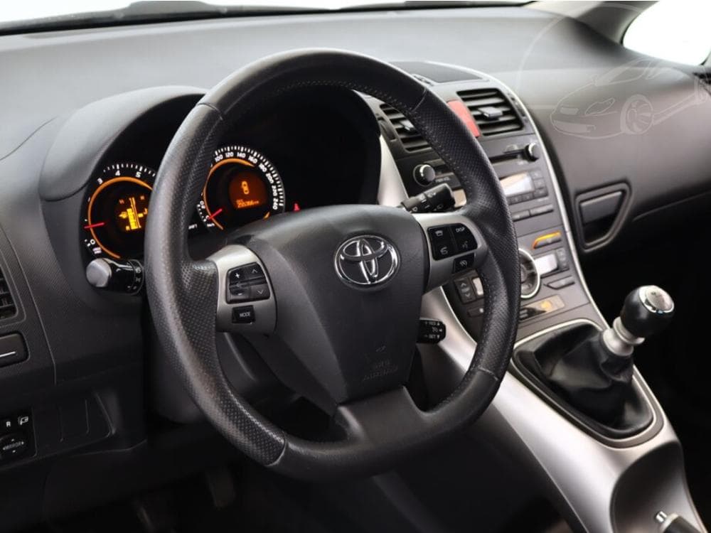 2010 Toyota AURIS - 12