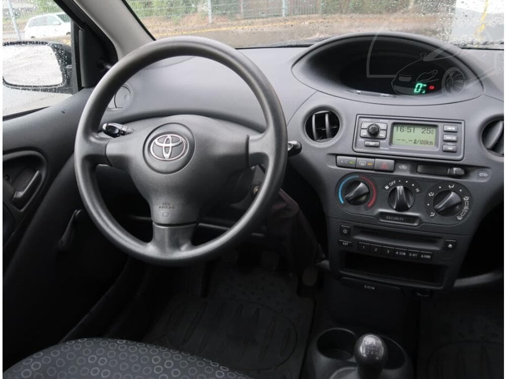2004 Toyota YARIS - 7