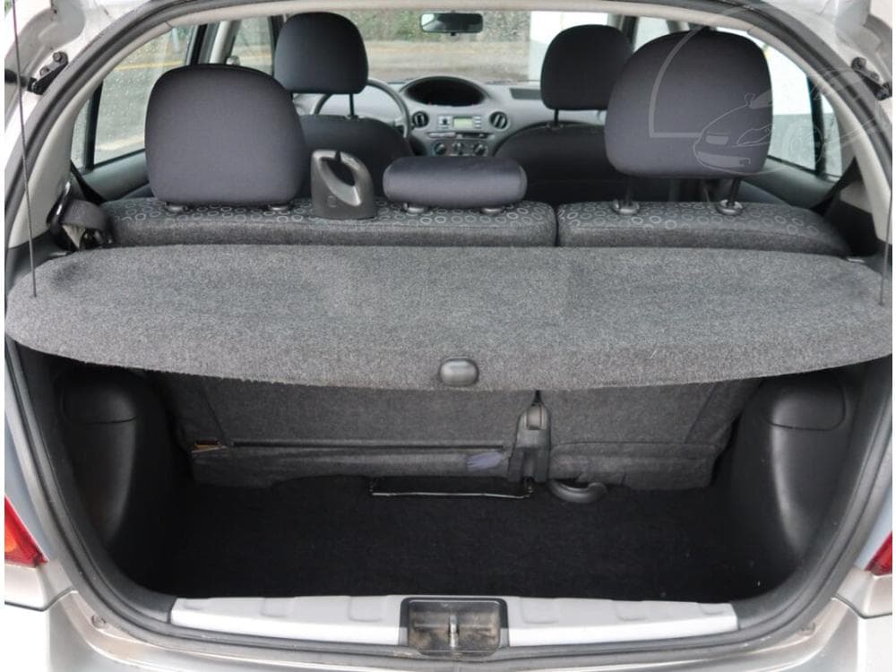 2004 Toyota YARIS - 13