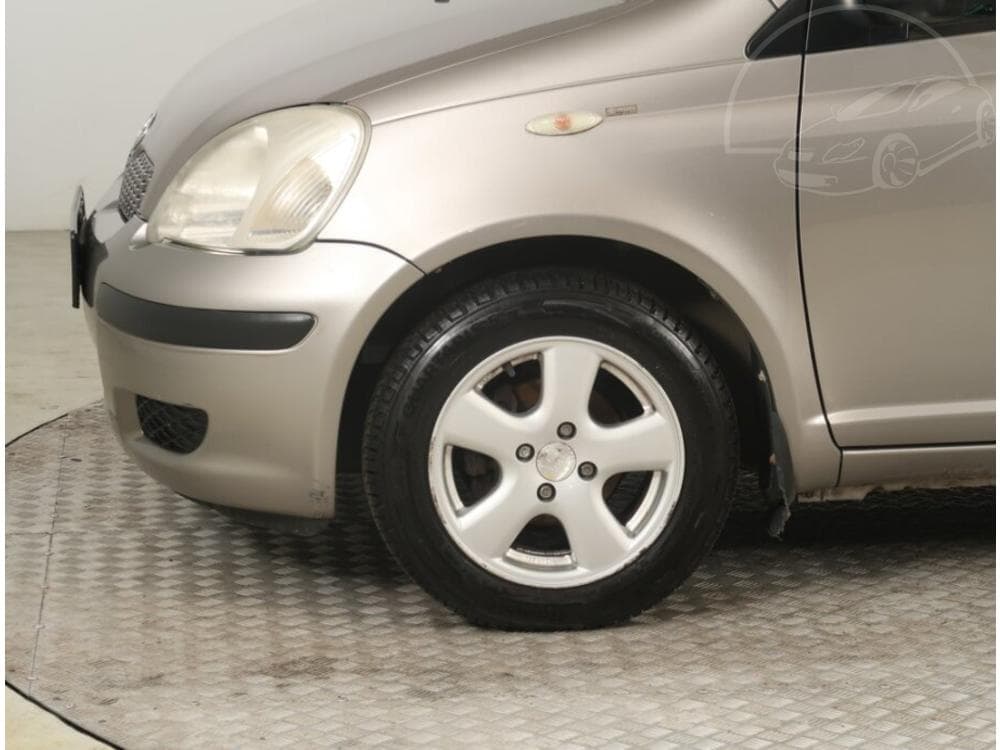 2004 Toyota YARIS - 14