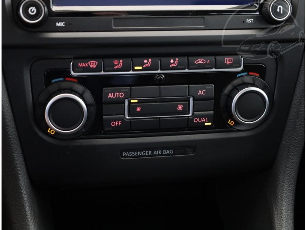 2010 Volkswagen GOLF - 12