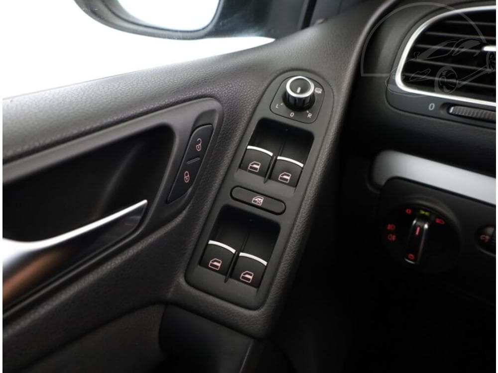 2010 Volkswagen GOLF - 13