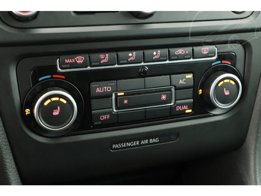 2011 Volkswagen GOLF - 13