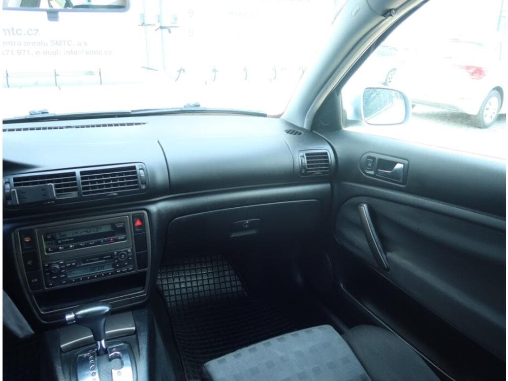 2004 Volkswagen PASSAT - 8