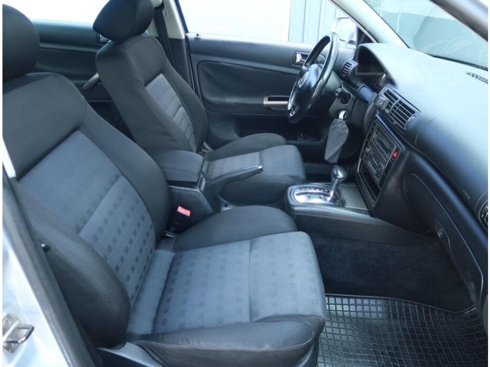 2004 Volkswagen PASSAT - 9