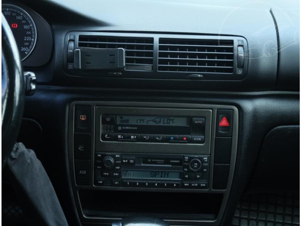 2004 Volkswagen PASSAT - 12