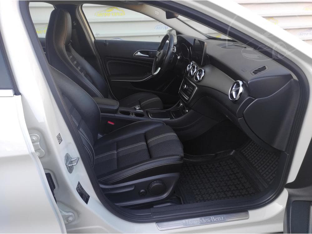 2017 Mercedes-Benz GLA - 28