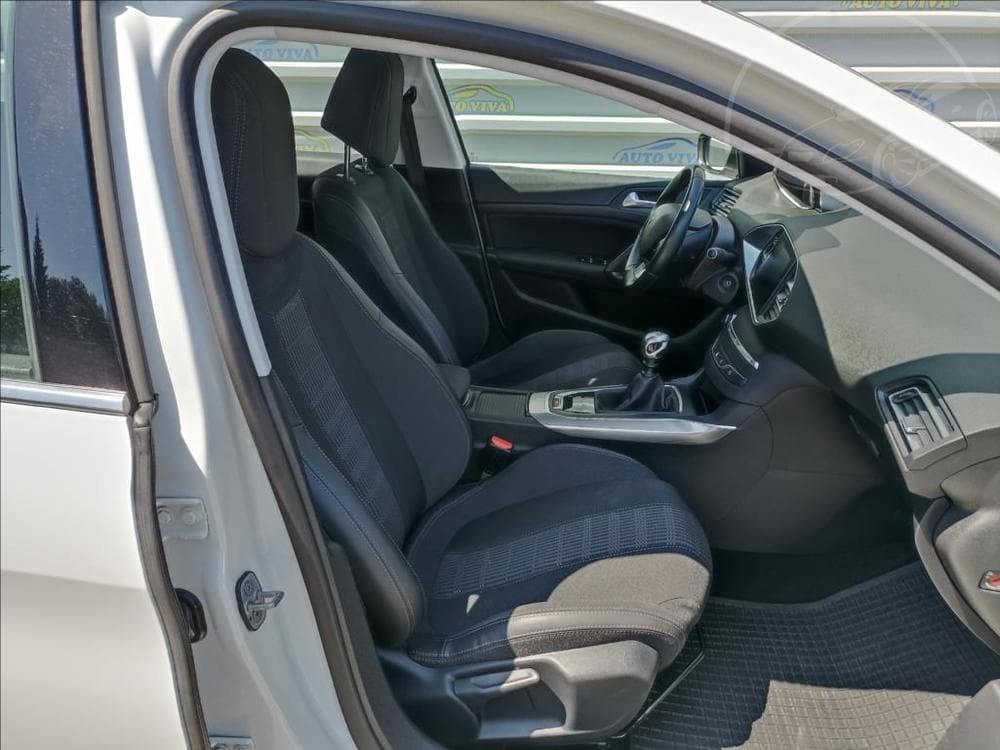 2018 Peugeot 308 - 11