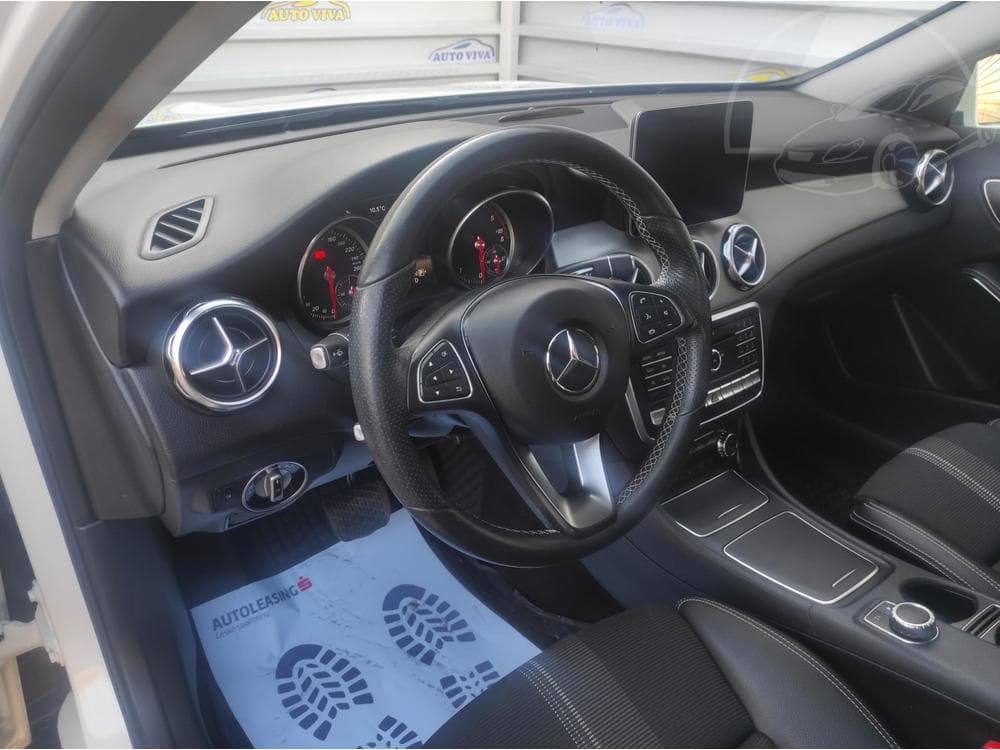 2017 Mercedes-Benz GLA - 37