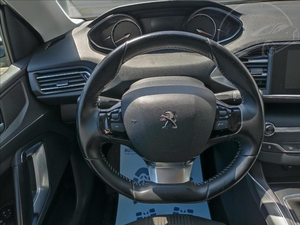 2018 Peugeot 308 - 15