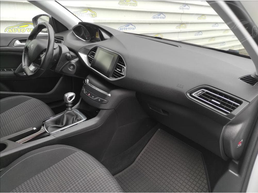 2019 Peugeot 308 - 17