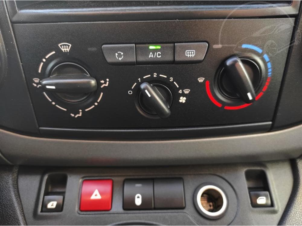 2017 Peugeot Partner - 19