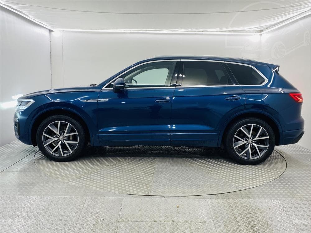 2020 Volkswagen Touareg - 3