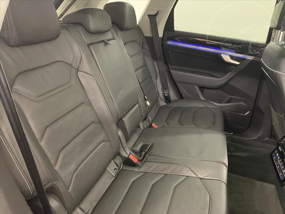 2020 Volkswagen Touareg - 7