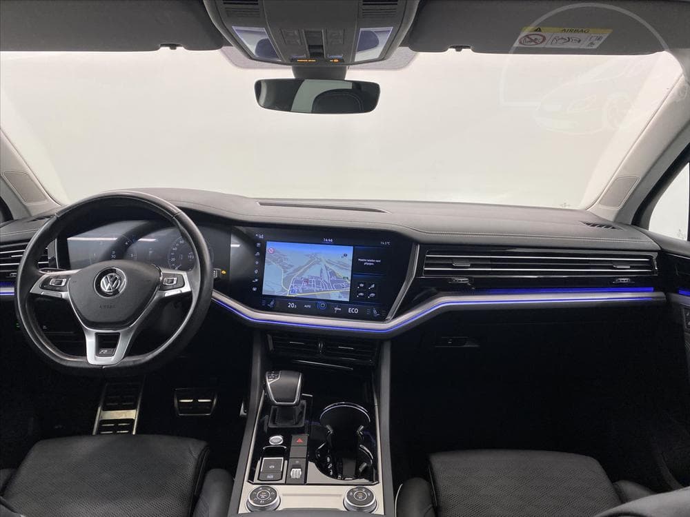 2020 Volkswagen Touareg - 9