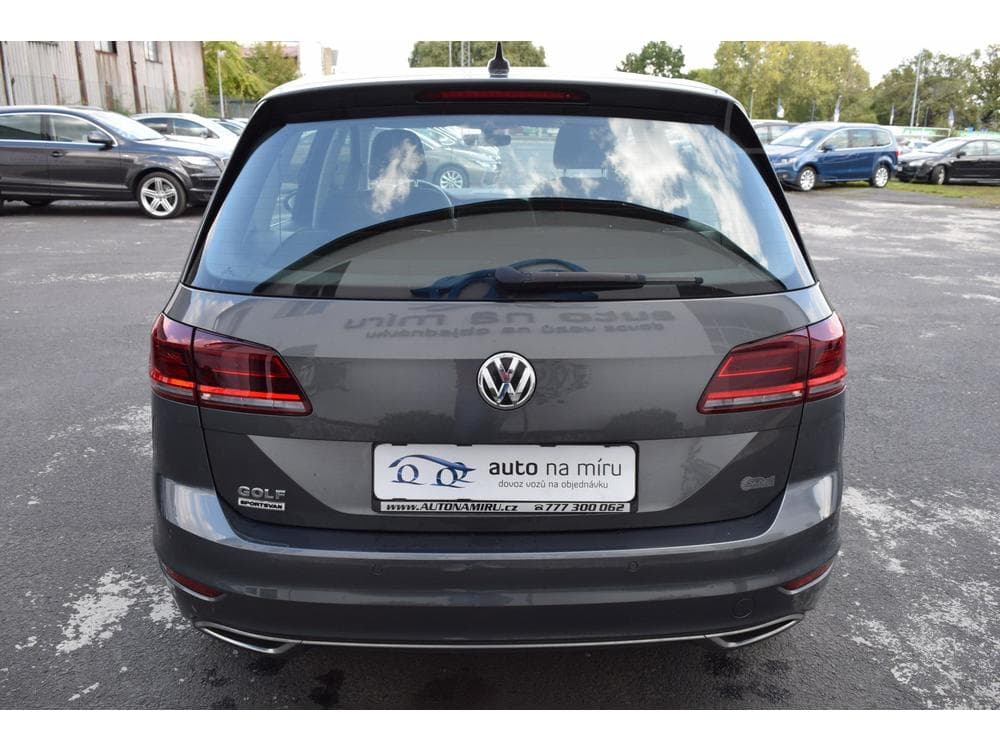 2020 Volkswagen Golf - 9