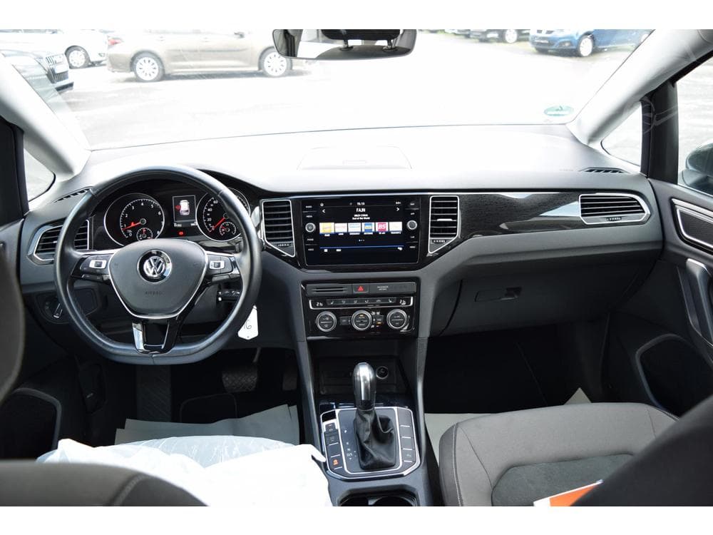 2020 Volkswagen Golf - 18