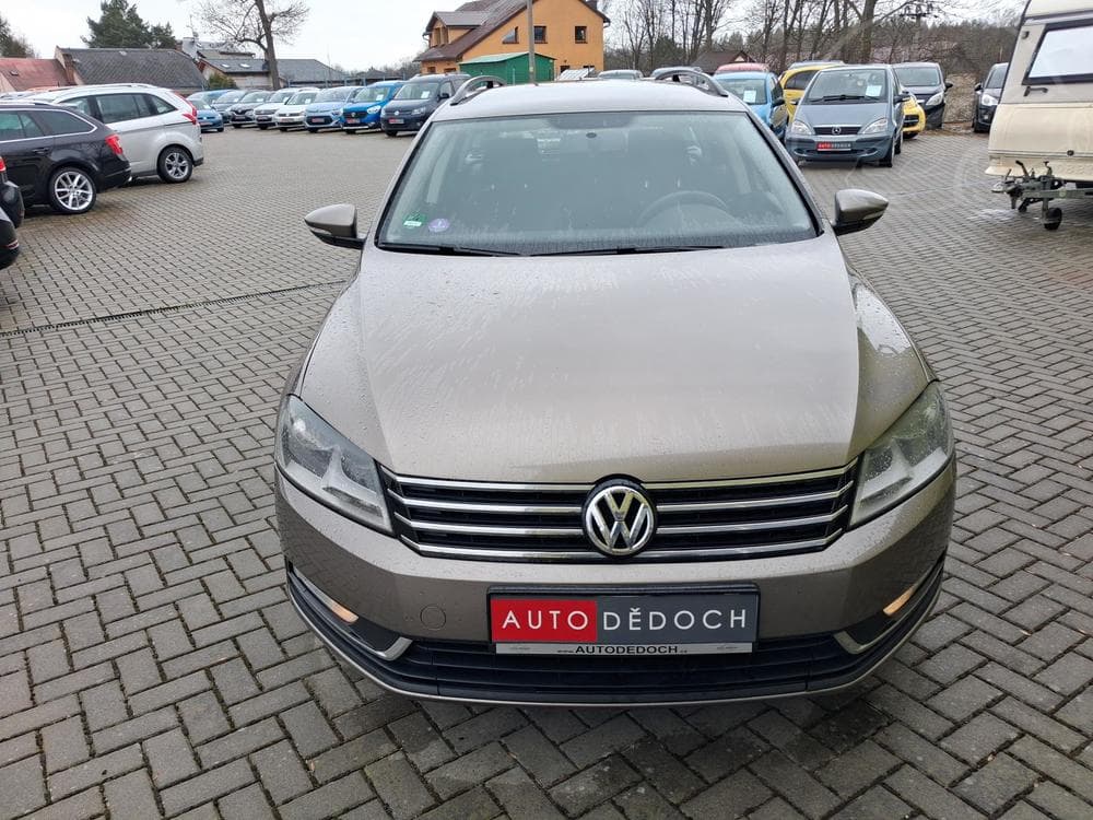 2011 Volkswagen PASSAT - 2