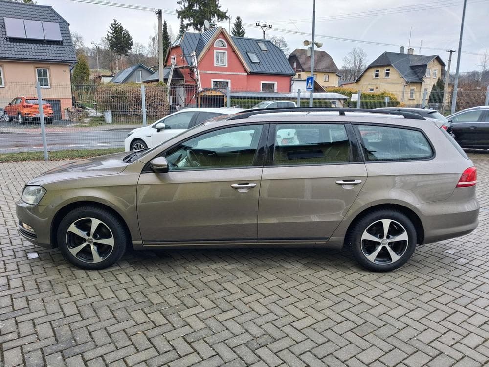 2011 Volkswagen PASSAT - 4