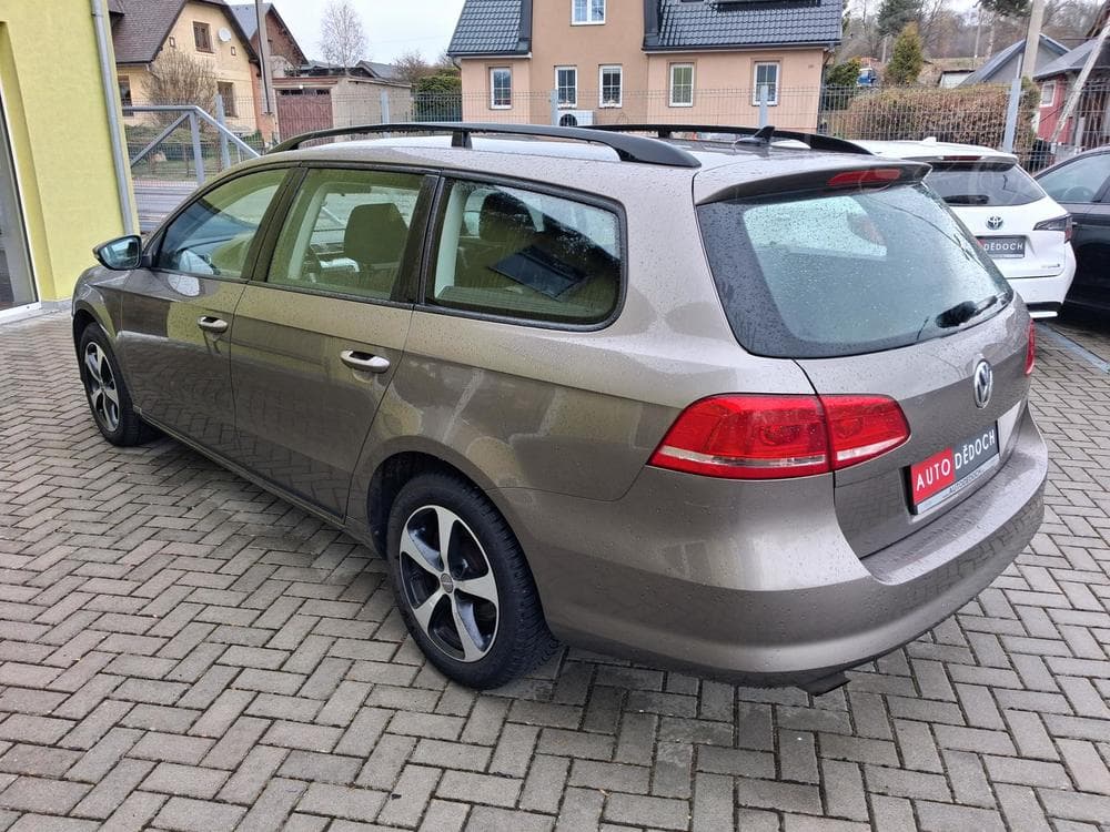 2011 Volkswagen PASSAT - 5